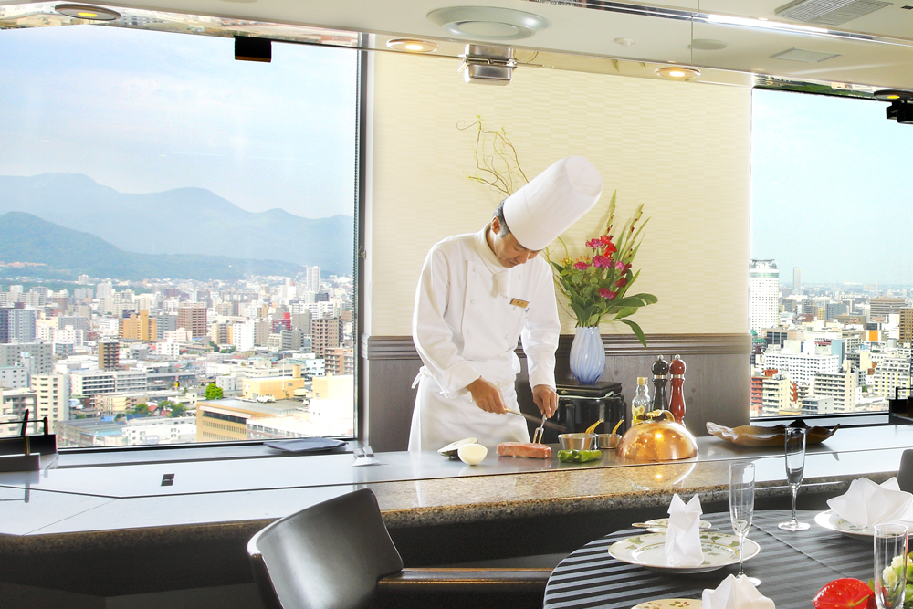 本たらば蟹と活じめひらめ 海鮮鉄板焼きランチ（3月1日より）