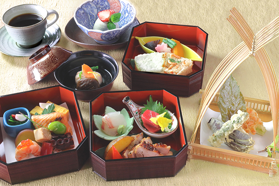 〈平日限定〉特製三段重弁当