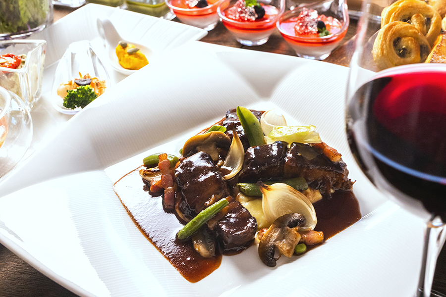 〈ラ・プロヴァンス開業20周年 期間限定復刻メニュー〉牛バラ肉の赤ワイン煮込み(1月1日より)