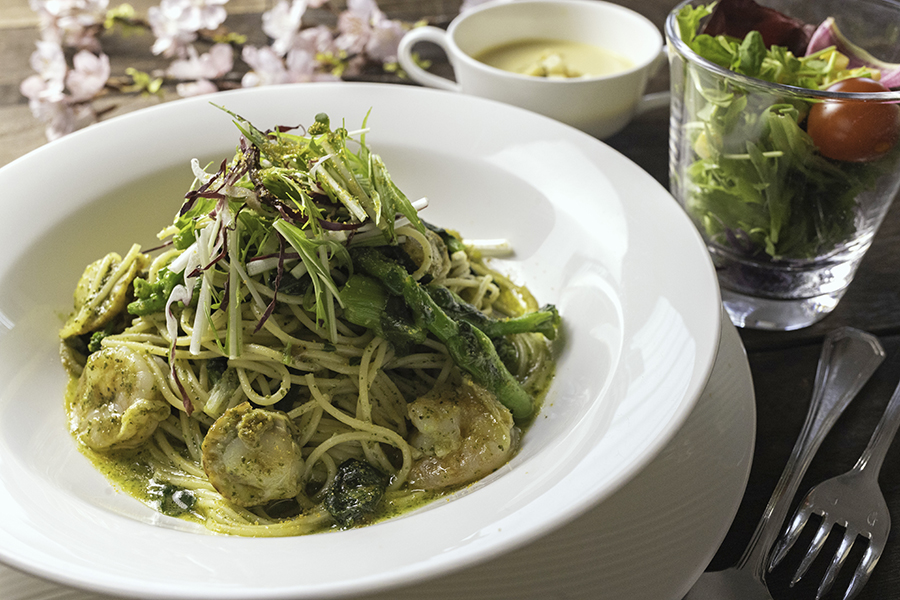 菜の花と魚介のバジルソースとカラスミ〜スパゲッティーニ
