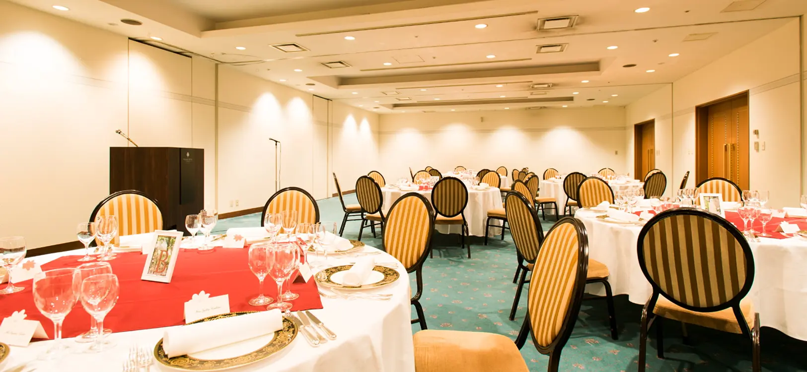 中宴会場 アイリス&オーキッド（内観）