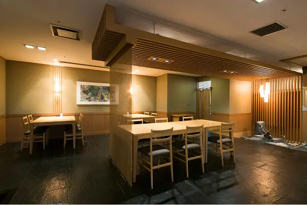 ダイニング ホール