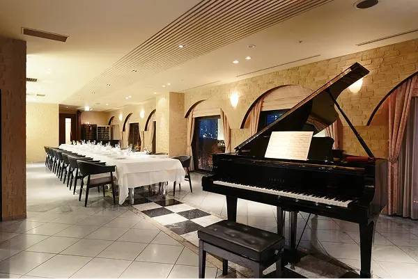 ダイニング ホール