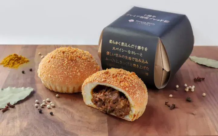 ホテルオリジナルカレーパン「十勝牛プレミア咖哩ブレッド 椿」