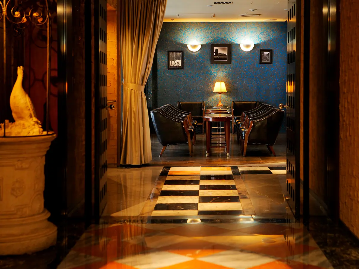 メインダイニング&ワインバー イル サーリチェ