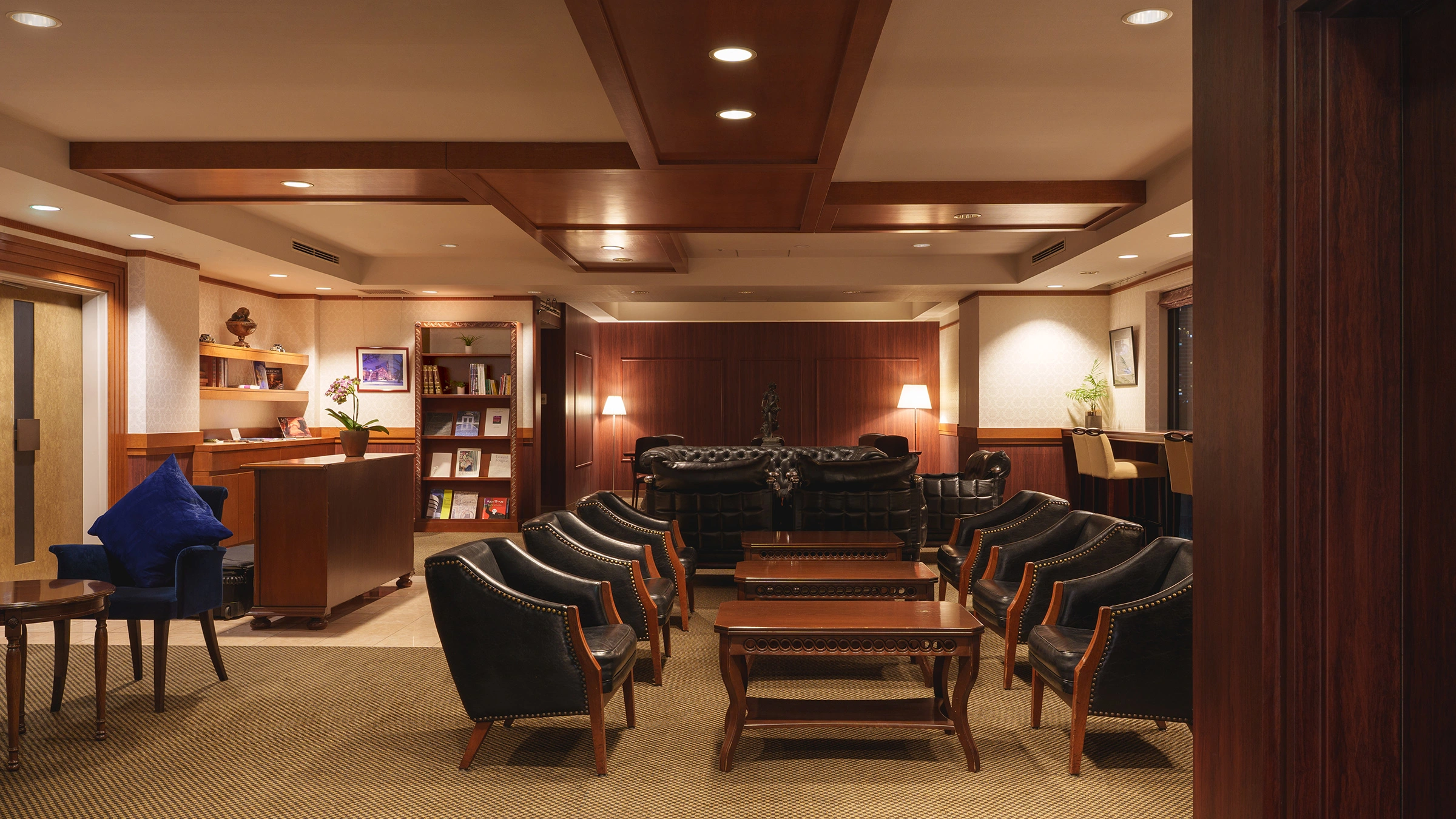 ステイタスラウンジ