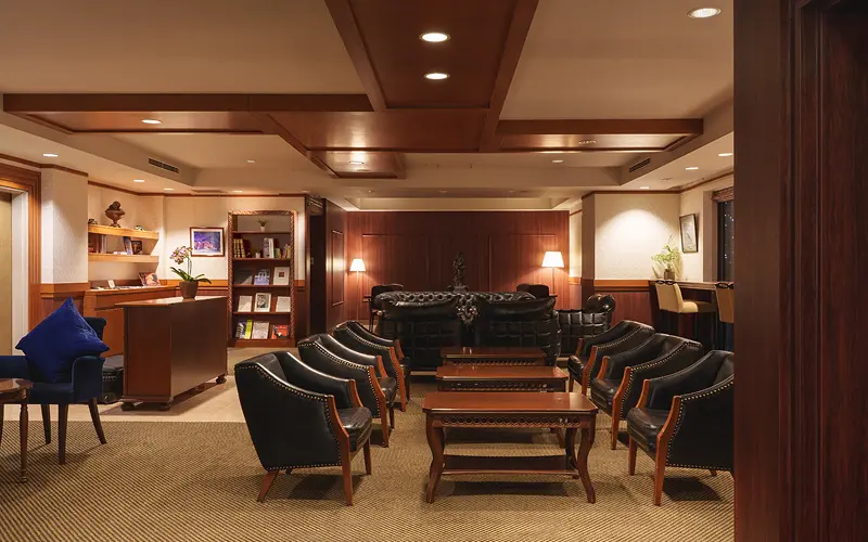 ステイタスラウンジ