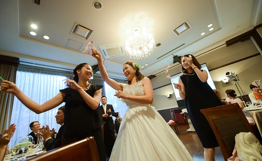 笑顔が溢れる”ハワイアン”ウェディング