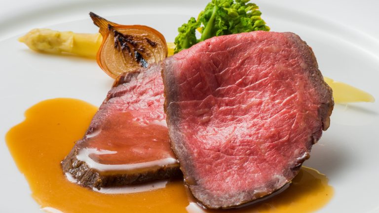 【ウエディング】お料理にこだわりたいお二人は試食フェアへ