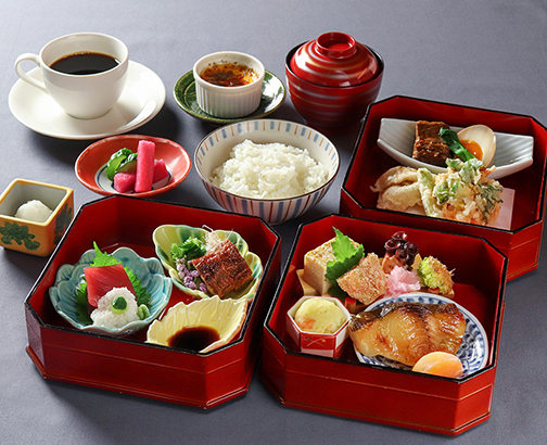 月替りの三段重弁当