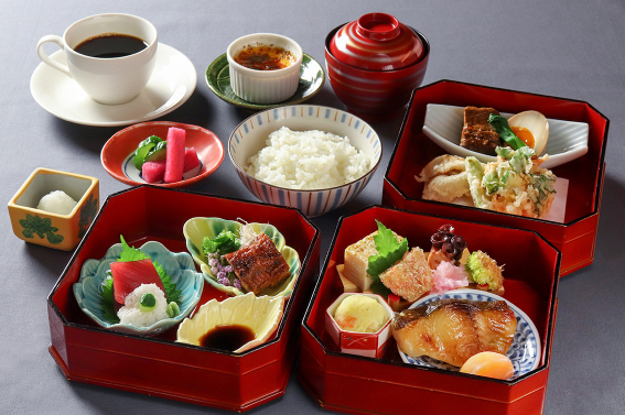 【ランチタイム限定】三段重弁当