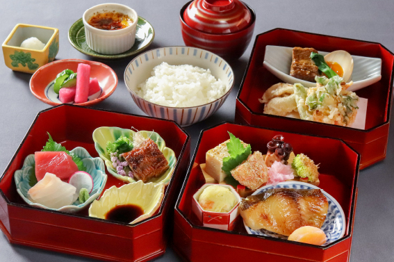 【ディナータイム限定】 特上 月替りの三段重弁当